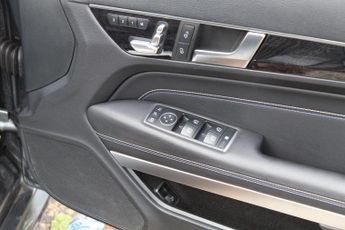 MERCEDES-BENZ E CLASS 3.5 E400 V6 AMG Line Edition