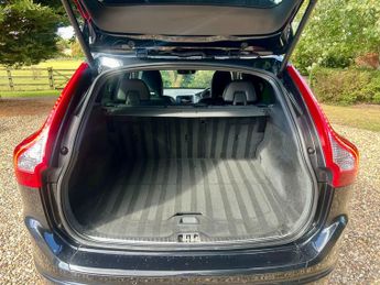 VOLVO XC60 2.4 R-Design Lux Nav D5 AWD (215hp)