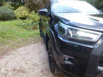 TOYOTA HILUX 2.8 D-4D Invincible X Auto 4WD Euro 6 (s/s) 4dr