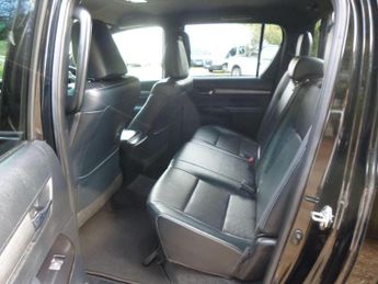 TOYOTA HILUX 2.8 D-4D Invincible X Auto 4WD Euro 6 (s/s) 4dr