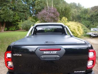 TOYOTA HILUX 2.8 D-4D Invincible X Auto 4WD Euro 6 (s/s) 4dr
