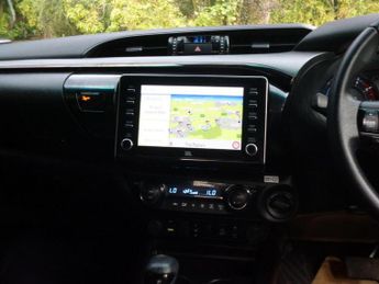 TOYOTA HILUX 2.8 D-4D Invincible X Auto 4WD Euro 6 (s/s) 4dr