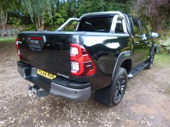 TOYOTA HILUX 2.8 D-4D Invincible X Auto 4WD Euro 6 (s/s) 4dr