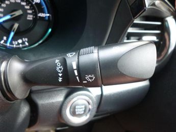 TOYOTA HILUX 2.8 D-4D Invincible X Auto 4WD Euro 6 (s/s) 4dr