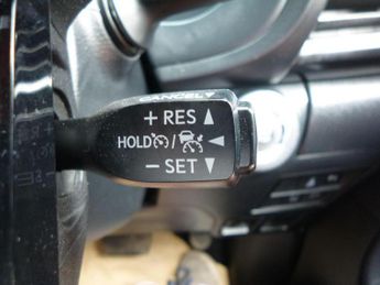 TOYOTA HILUX 2.8 D-4D Invincible X Auto 4WD Euro 6 (s/s) 4dr