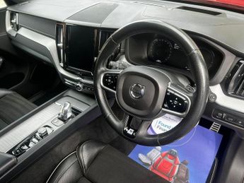 VOLVO XC60 2.0 R-Design T8 Twin Engine