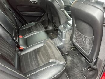 VOLVO XC60 2.0 R-Design T8 Twin Engine