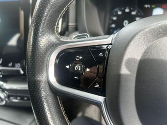 VOLVO XC60 2.0 R-Design T8 Twin Engine