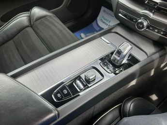 VOLVO XC60 2.0 R-Design T8 Twin Engine