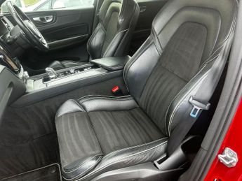 VOLVO XC60 2.0 R-Design T8 Twin Engine