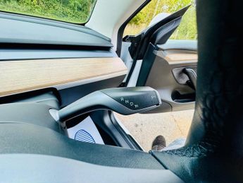 TESLA MODEL 3 Standard Range Plus