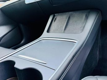 TESLA MODEL 3 Standard Range Plus