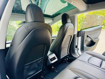 TESLA MODEL 3 Standard Range Plus