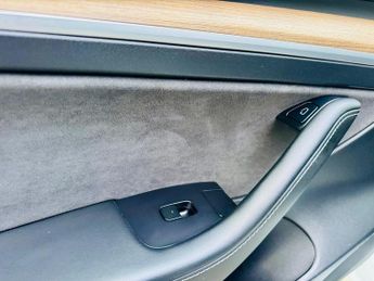 TESLA MODEL 3 Standard Range Plus