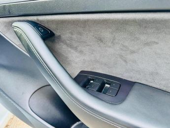 TESLA MODEL 3 Standard Range Plus