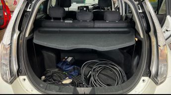 NISSAN LEAF 24kWh Acenta Electric Automatic White 5dr LOW TAX