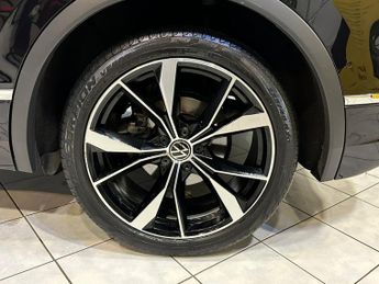VOLKSWAGEN TIGUAN 1.5 TSI R-Line Edition