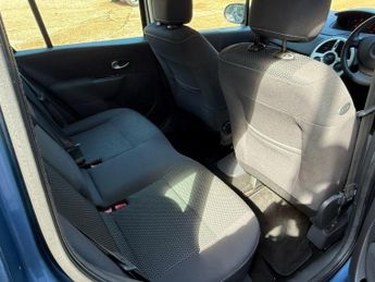 RENAULT GRAND MODUS 1.6 VVT Dynamique Automatic 5Dr