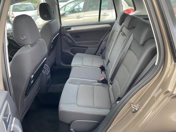 VOLKSWAGEN GOLF SV 1.6 TDI BlueMotion Tech SE