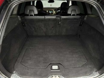 VOLVO XC60 2.4 R-Design Lux Nav D5 AWD