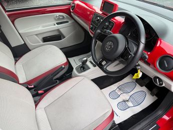 VOLKSWAGEN UP 1.0 BlueMotion Tech High up!