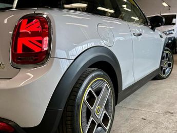 MINI ELECTRIC Cooper SE 32.6kWh Level 1 Auto 3dr
