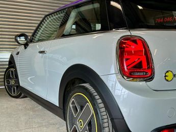 MINI ELECTRIC Cooper SE 32.6kWh Level 1 Auto 3dr
