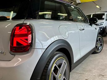MINI ELECTRIC Cooper SE 32.6kWh Level 1 Auto 3dr