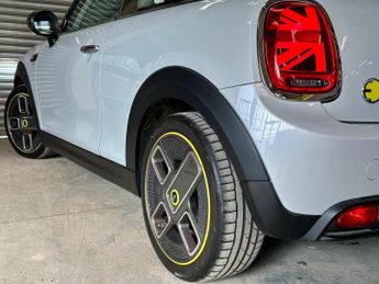 MINI ELECTRIC Cooper SE 32.6kWh Level 1 Auto 3dr