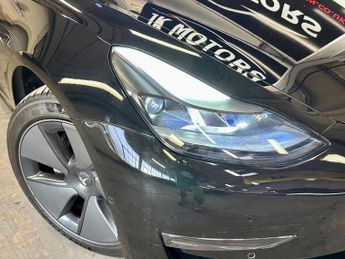 TESLA MODEL 3 (Dual Motor) Long Range Auto 4WDE 4dr