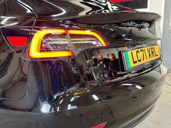 TESLA MODEL 3 (Dual Motor) Long Range Auto 4WDE 4dr