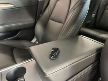 TESLA MODEL 3 (Dual Motor) Long Range Auto 4WDE 4dr