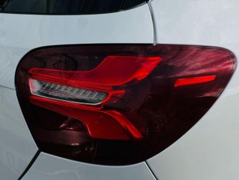 MERCEDES-BENZ A CLASS 2.1 A200d AMG Line (Premium) 7G-DCT Euro 6 (s/s) 5dr