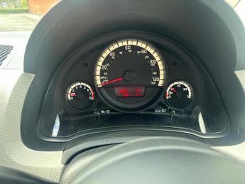VOLKSWAGEN UP 1.0 Move up!
