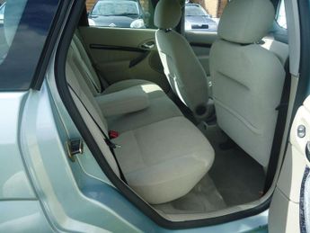 FORD FOCUS 2.0 i 16v Ghia