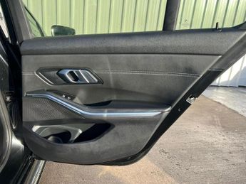 BMW 3 SERIES 2.0 330i M Sport Auto Euro 6 (s/s) 4dr