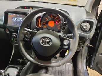 TOYOTA AYGO 1.0 VVT-i x-pression