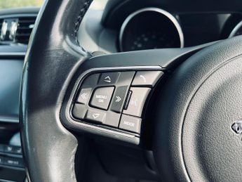 JAGUAR F-PACE 2.0 D180 Prestige SUV 5dr Diesel Auto AWD Euro 6