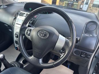 TOYOTA YARIS 1.3 VVT-i TR