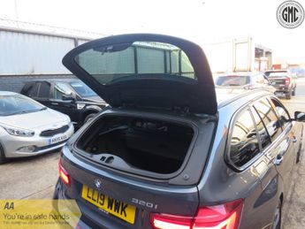 BMW 3 SERIES 2.0 320i M Sport Shadow Edition Touring Full Dealer History