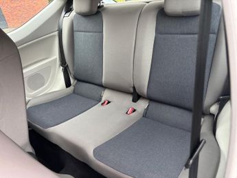 VOLKSWAGEN UP 1.0 Move up!