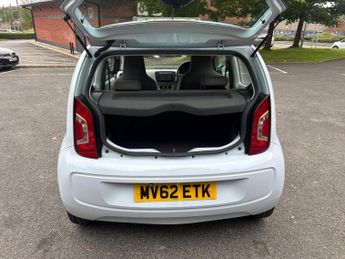 VOLKSWAGEN UP 1.0 Move up!