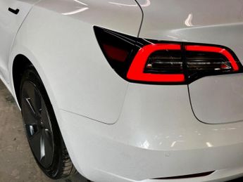 TESLA MODEL 3 (Dual Motor) Long Range Auto 4WDE 4dr