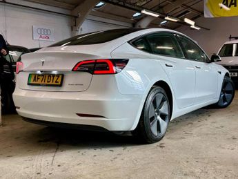 TESLA MODEL 3 (Dual Motor) Long Range Auto 4WDE 4dr