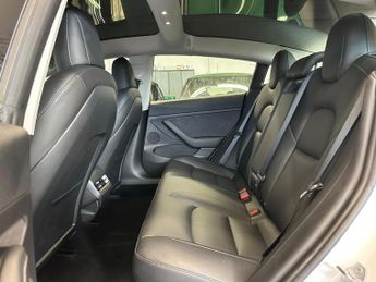 TESLA MODEL 3 (Dual Motor) Long Range Auto 4WDE 4dr