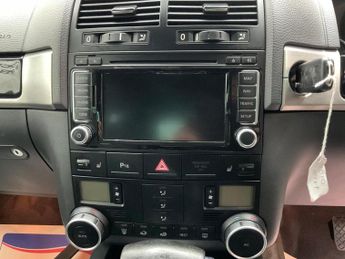 VOLKSWAGEN TOUAREG 3.0 TDI V6 DPF Altitude 5dr