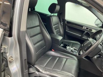 VOLKSWAGEN TOUAREG 3.0 TDI V6 DPF Altitude 5dr