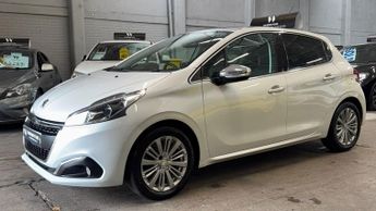 Peugeot 208 1.2 PureTech Allure White 5dr PANROOF+APPLE CAR PLAY