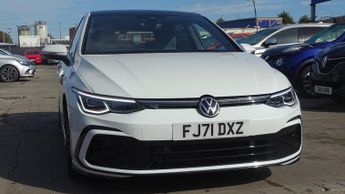 Volkswagen Golf 1.5 eTSI MHEV R-LINE