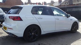 VOLKSWAGEN GOLF 1.5 eTSI MHEV R-LINE